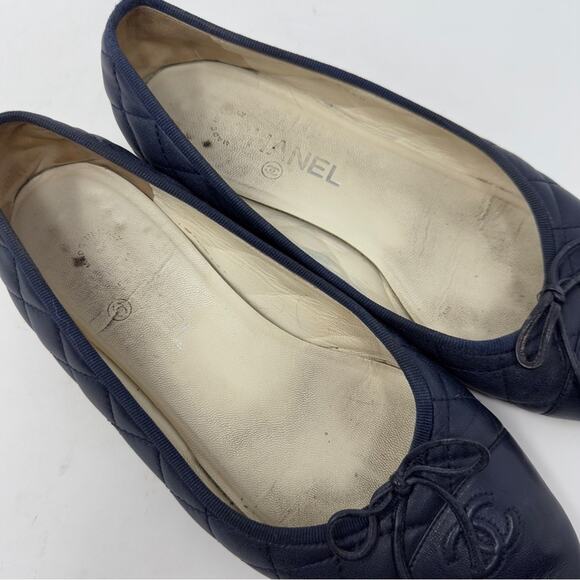 Chanel Women's Navy Blue CC Cap Toe Quilted Leather Ballet Flats - Picture 10 of 12